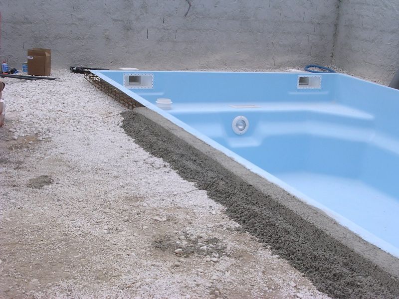 ceinture béton autour de la piscine