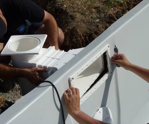 Montage du skimmer sur une coque polyester