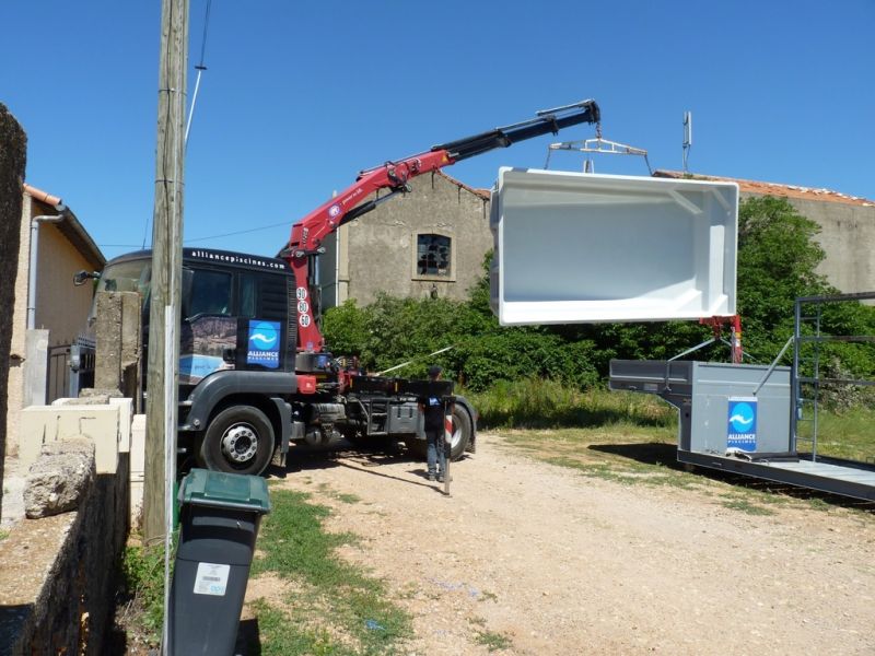Livraison piscine avec palonnier sur La Celle