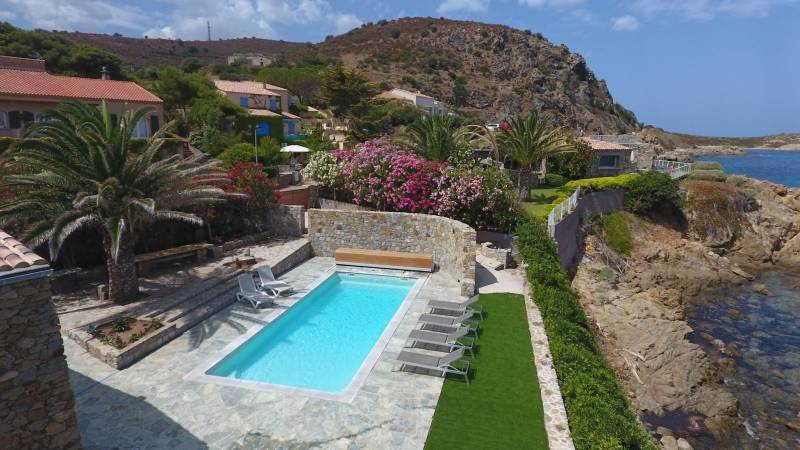 KRYPTONITE 10C Piscine coque en polyester à fond progressif sur Draguignan