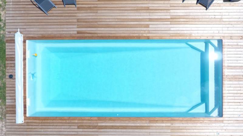 KRYPTONITE 10C Piscine coque en polyester à fond progressif sur Draguignan