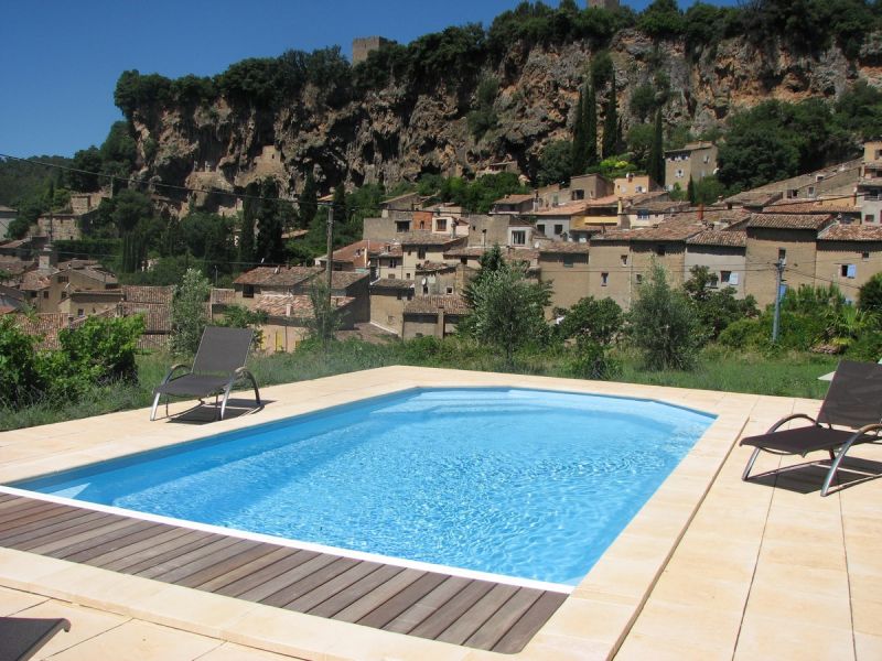 PISCINE A FOND INCLINE AVEC UN VOLET IMMERGE