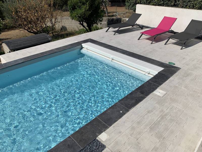 volet spécial pour piscine coque enterrée dans le Var