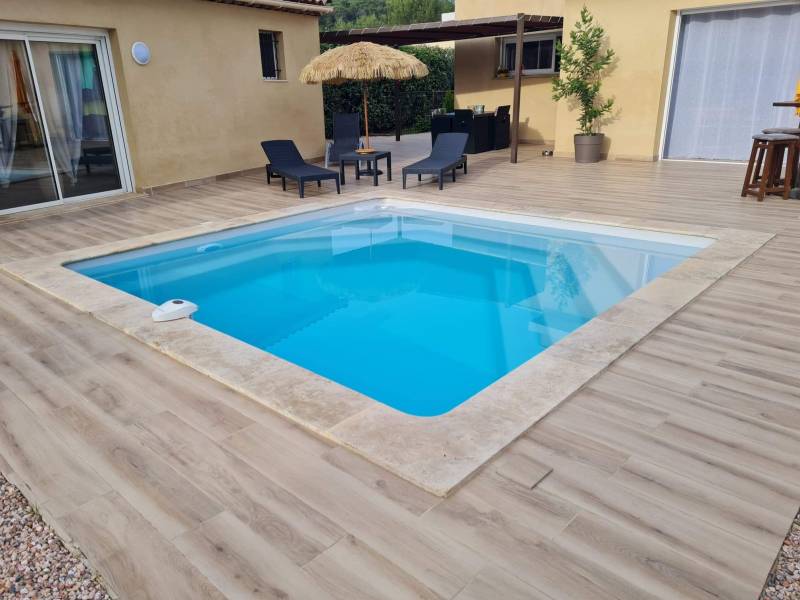Piscine coque Carré 4 x 4 m bleue