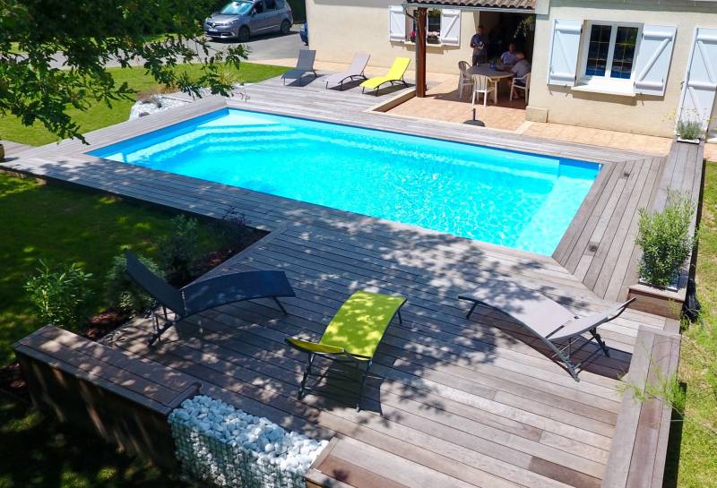 CELESTINE 8 : Piscine coque polyester à fond plat sur LE LUC