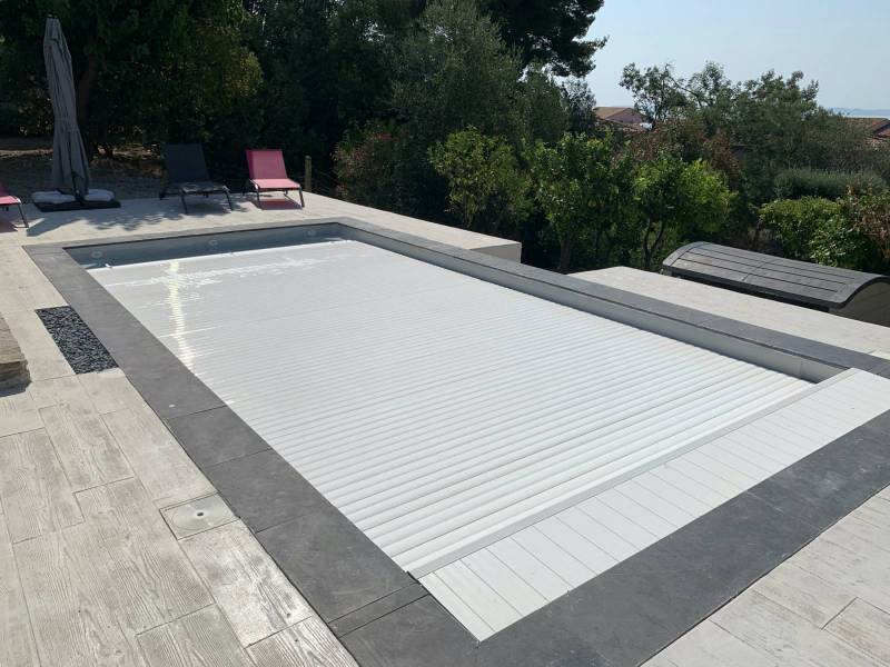 volet de sécurité pour piscine coque polyester