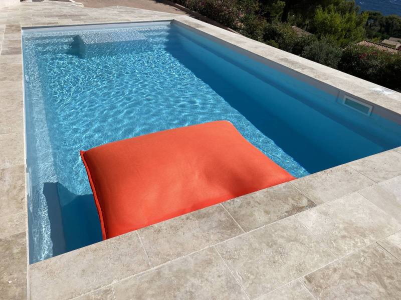 GALAXITE 8,60 Piscine coque polyester rectangulaire à fond plat modèle à Brue-Auriac