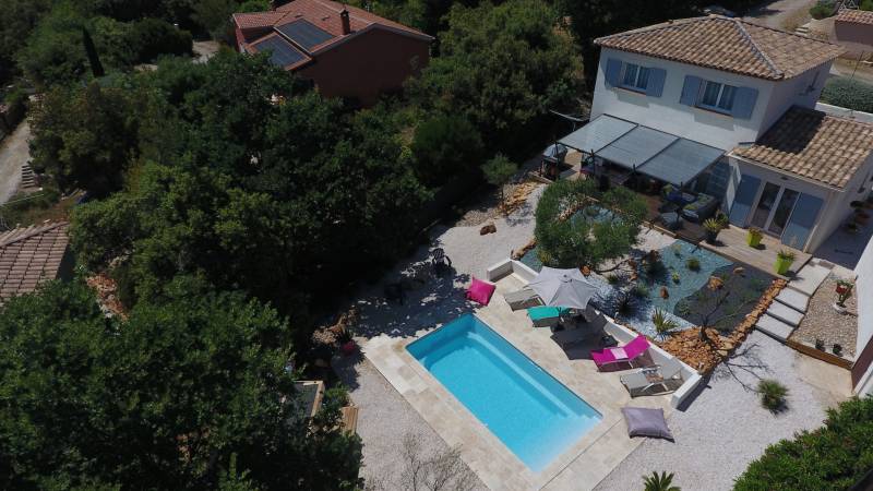 COBALT 7 : Piscine coque polyester rectangulaire à fond plat à Brignoles