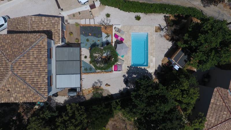 COBALT 7 : Piscine coque polyester rectangulaire à fond plat à Brignoles