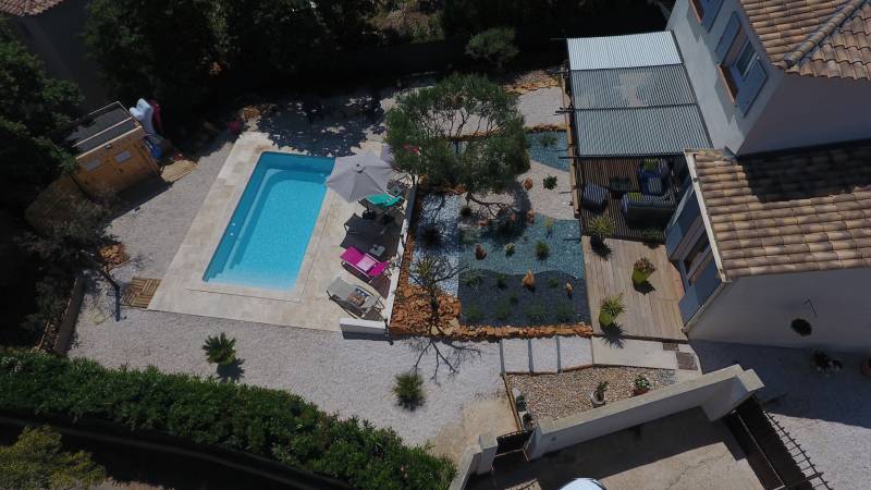 COBALT 7 : Piscine coque polyester rectangulaire à fond plat à Brignoles