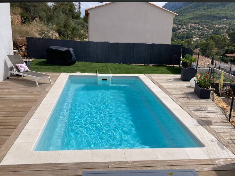 La KRONO : La piscine Coque Polyester avec Bloc Filtrant à Roquebrune s/Argens