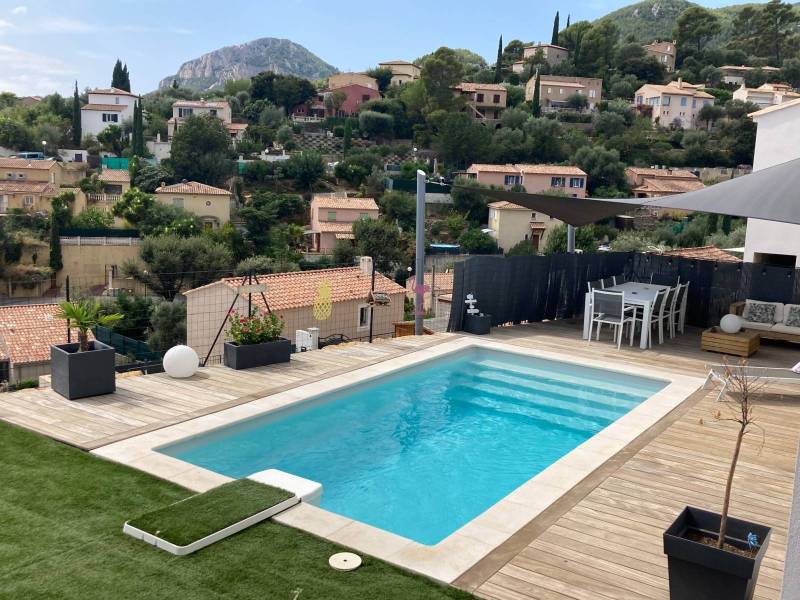 La KRONO : La piscine Coque Polyester avec Bloc Filtrant à Roquebrune s/Argens