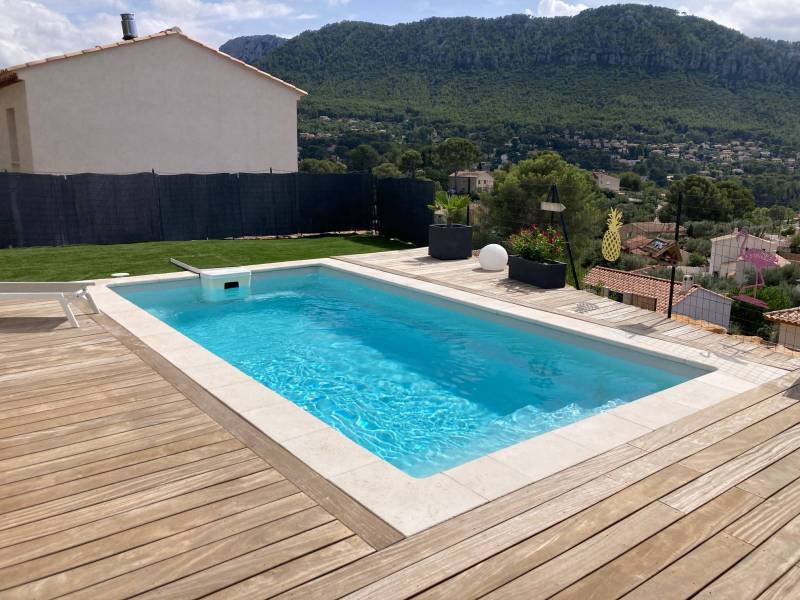 La KRONO : La piscine Coque Polyester avec Bloc Filtrant à Roquebrune s/Argens