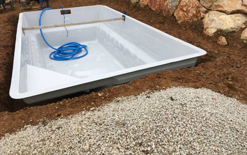 Calage de l'escalier et banquette ou caisson volet pour une coque en polyester BRIGNOLES