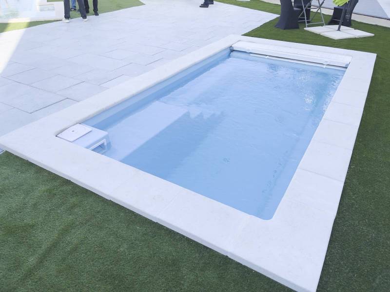 Piscine coque polyester -10m² non imposable