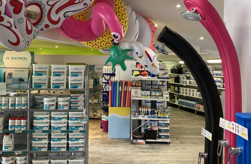 VENTE BOUEES ET DOUCHES SOLAIRES