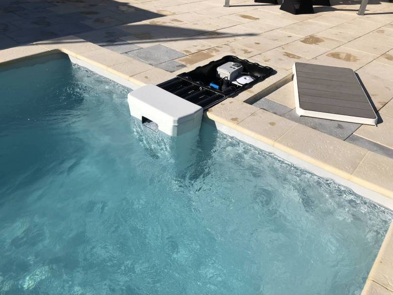 PISCINE GRIS EN COQUE AVEC BLOC