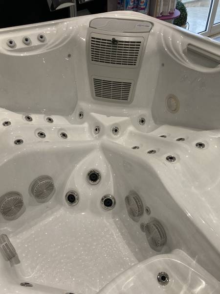 Spa 68 Jets 2 places allongées dans le Var