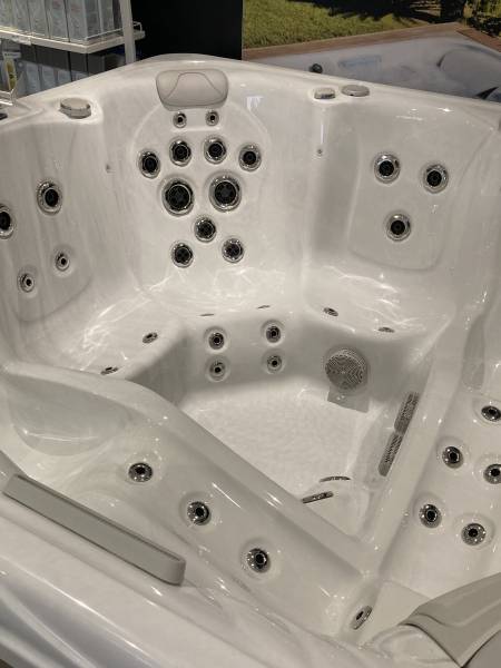 Spa 3 places assises et 2 places allongées