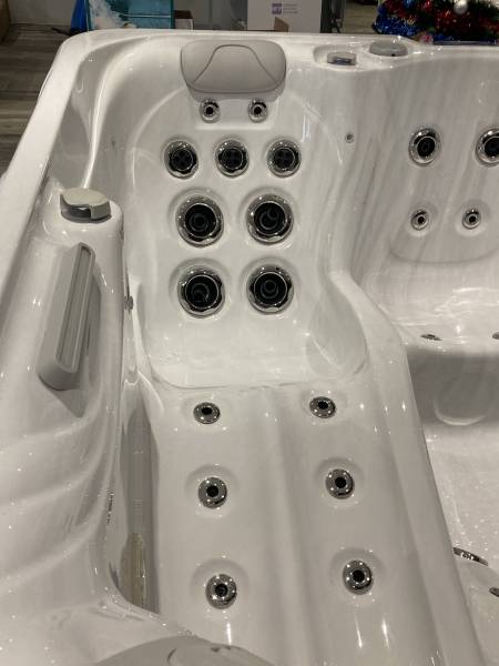 Grand Spa 5 places 68 jets sur Brignoles