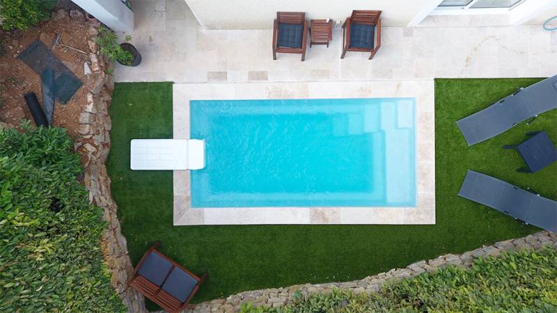 KRONO 4 -10M² : piscine coque polyester avec Bloc filtrant à Fréjus
