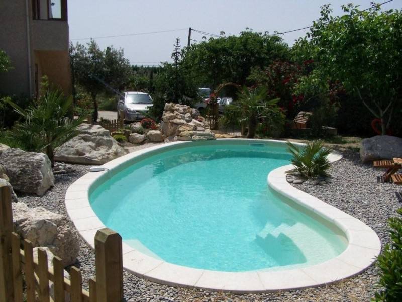 CORNALINE Piscine coque polyester Haricot à fond plat Brignoles