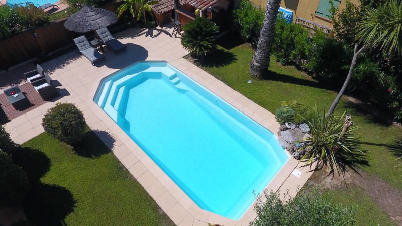ONYX 8.50 Piscine fond incliné modèle BRIGNOLES