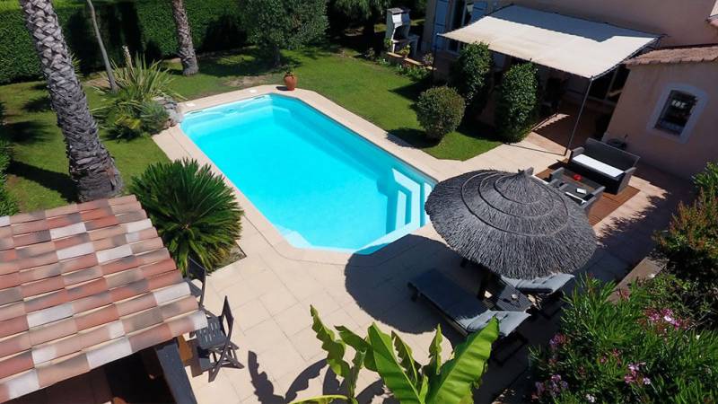 ONYX 8.50 Piscine fond incliné modèle BRIGNOLES