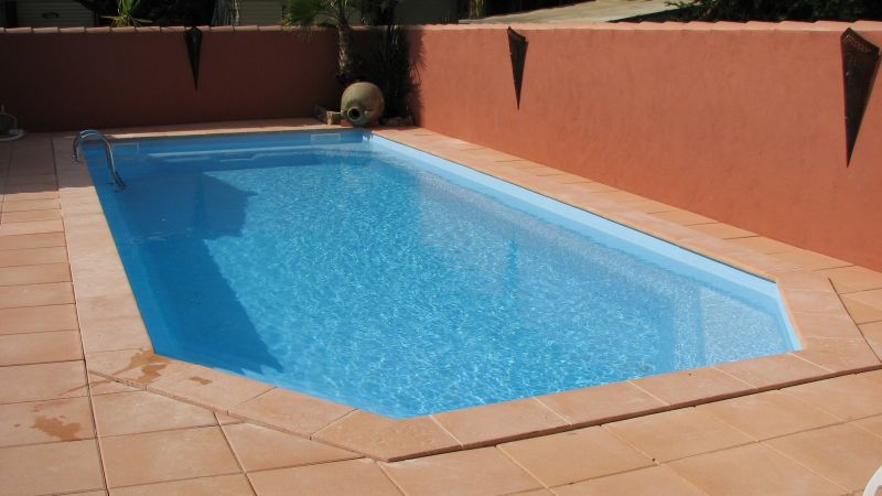 Piscine coque polyester bleue