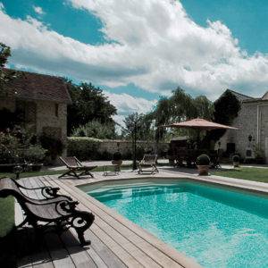 LAZULI 9 : Piscine Coque en polyester à fond plat  à Pontevès